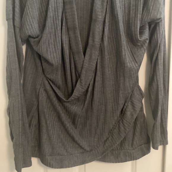 GStagelove Wrap Top - Picture 3 of 7